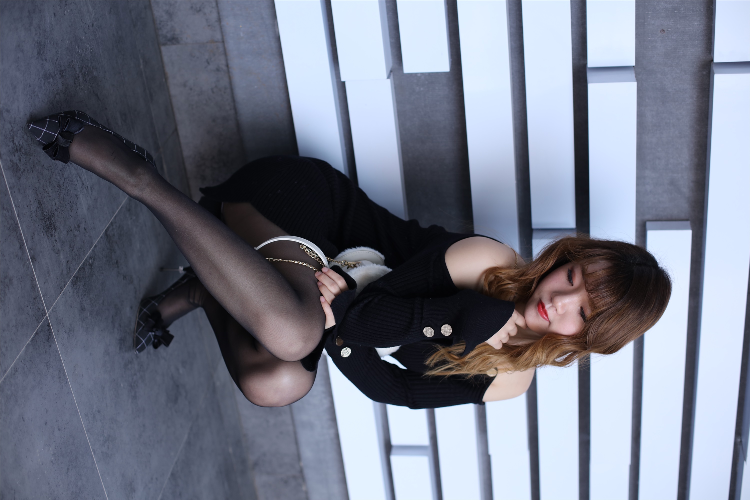 奈丝写真 NO.065 高高-针织裙搭配黑丝